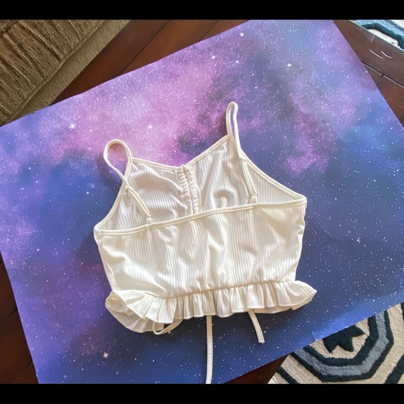 Adorable Ruffled cinched Ribbed Crop top with adjustable straps..  Brand New. - Picture 3 of 11